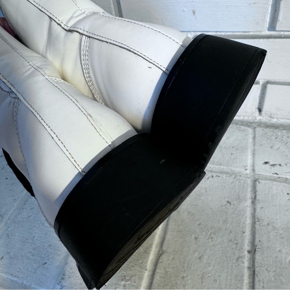 Women's Madden Girl "Kurrt" White & Black Combat Boots Size: 7 1/2 M - Picture 7 of 10